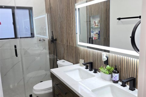 Casa en venta en Miami, Florida, 3 dormitorios, 147.71 m2 № 2021700 - foto 16