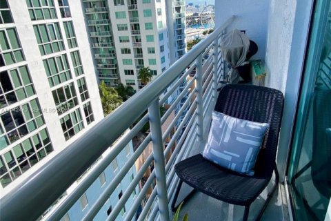 Condo in Miami, Florida, 1 bedroom  № 1999972 - photo 15