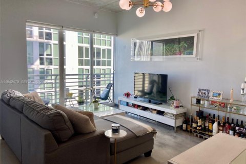 Condo in Miami, Florida, 1 bedroom  № 1999972 - photo 5