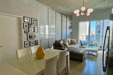 Condo in Miami, Florida, 1 bedroom  № 1999972 - photo 7