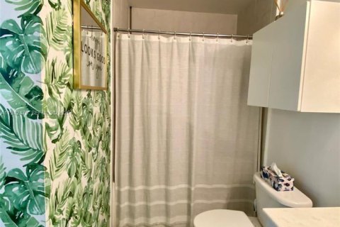 Condo in Miami, Florida, 1 bedroom  № 1999972 - photo 14