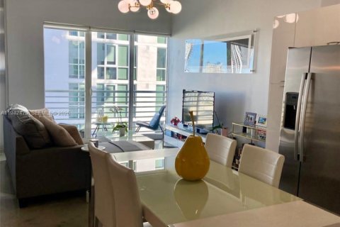 Condo in Miami, Florida, 1 bedroom  № 1999972 - photo 3