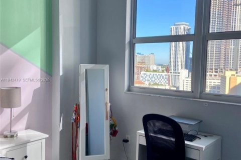 Condo in Miami, Florida, 1 bedroom  № 1999972 - photo 11