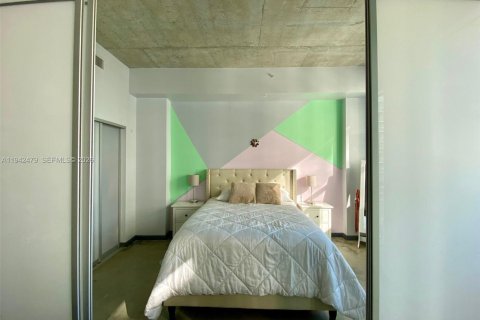 Condo in Miami, Florida, 1 bedroom  № 1999972 - photo 9