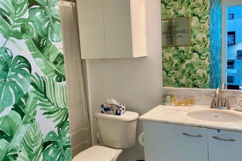 Condo in Miami, Florida, 1 bedroom  № 1999972 - photo 12