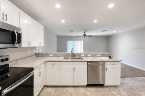 Touwnhouse à vendre à Gibsonton, Floride: 3 chambres, 162.76 m2 № 2308501 - photo 3