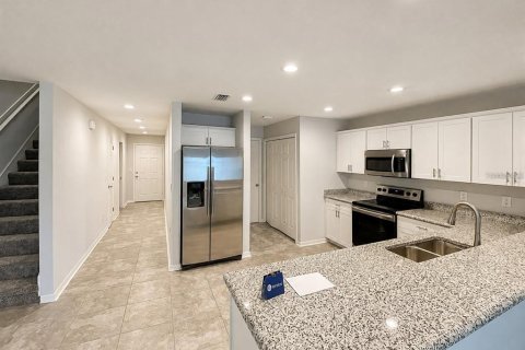 Touwnhouse à vendre à Gibsonton, Floride: 3 chambres, 162.76 m2 № 2308501 - photo 2