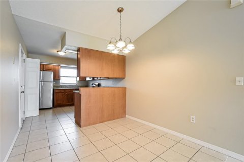 Villa ou maison à louer à Kissimmee, Floride: 3 chambres, 123.47 m2 № 2150205 - photo 4