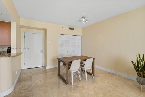Condo in Miami, Florida, 1 bedroom  № 1823551 - photo 7