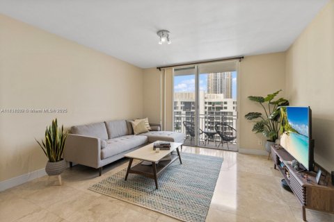 Condo in Miami, Florida, 1 bedroom  № 1823551 - photo 3