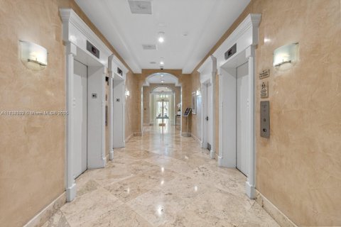Condo in Miami, Florida, 1 bedroom  № 1823551 - photo 26