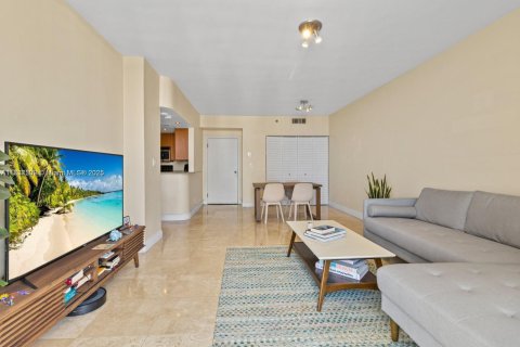 Condo in Miami, Florida, 1 bedroom  № 1823551 - photo 4