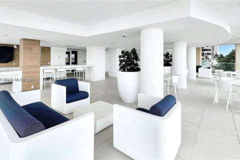 Condo in Miami, Florida, 1 bedroom  № 1823551 - photo 25