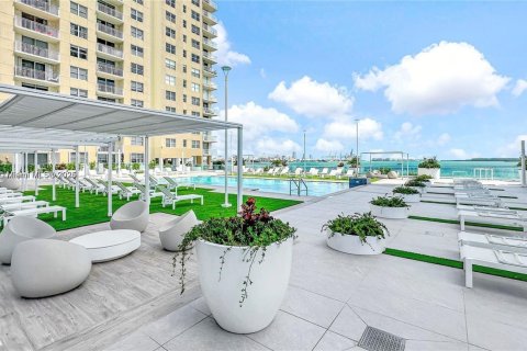 Condo in Miami, Florida, 1 bedroom  № 1823551 - photo 21