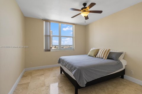 Condo in Miami, Florida, 1 bedroom  № 1823551 - photo 14