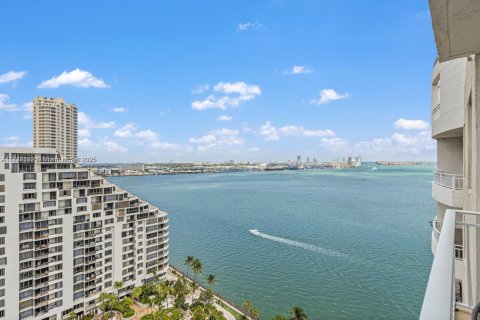 Condo in Miami, Florida, 1 bedroom  № 1823551 - photo 1