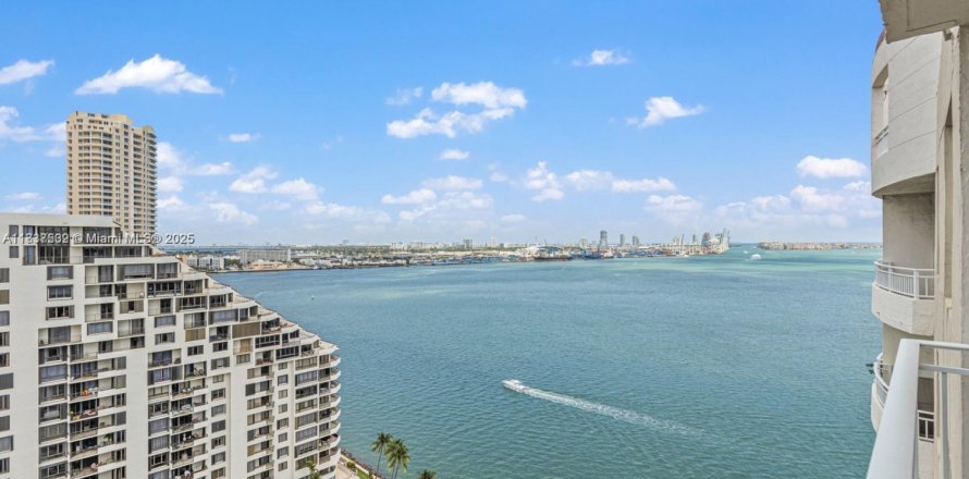 Condo in Miami, Florida, 1 bedroom  № 1823551