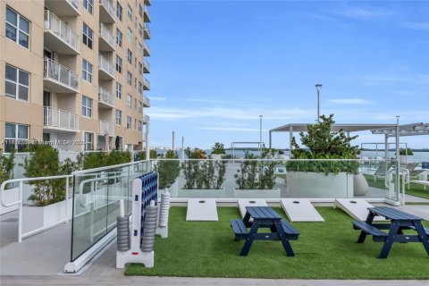 Condo in Miami, Florida, 1 bedroom  № 1823551 - photo 23