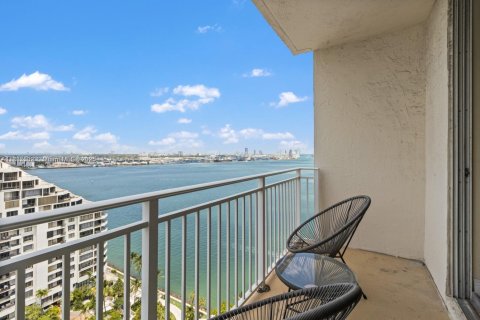 Condo in Miami, Florida, 1 bedroom  № 1823551 - photo 9