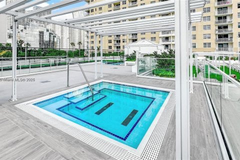 Condo in Miami, Florida, 1 bedroom  № 1823551 - photo 22