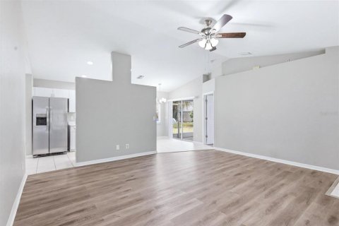 Villa ou maison à vendre à North Port, Floride: 3 chambres, 117.99 m2 № 2093328 - photo 8