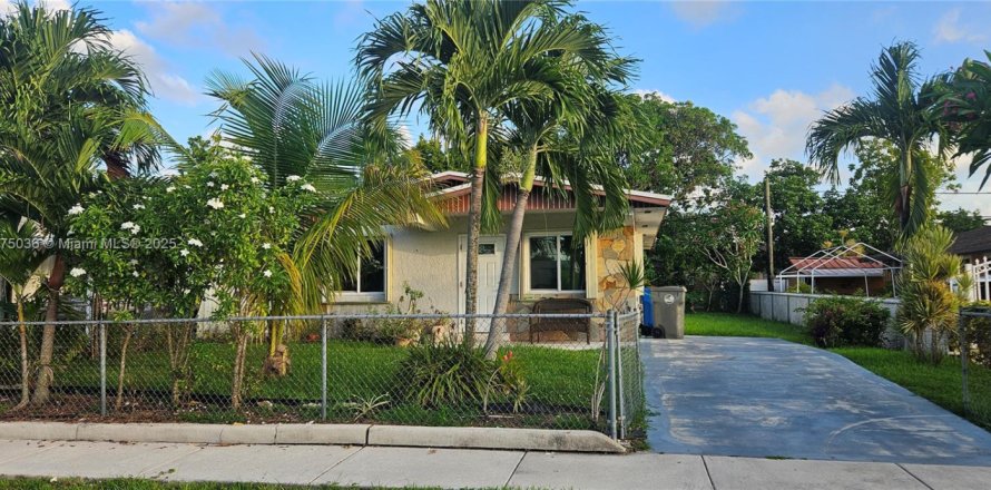 Villa ou maison à West Park, Floride 3 chambres, 98.1 m2 № 1926311