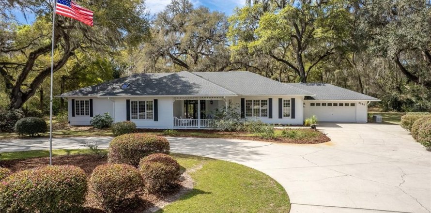House in Ocala, Florida 4 bedrooms, 352.75 sq.m. № 1579072