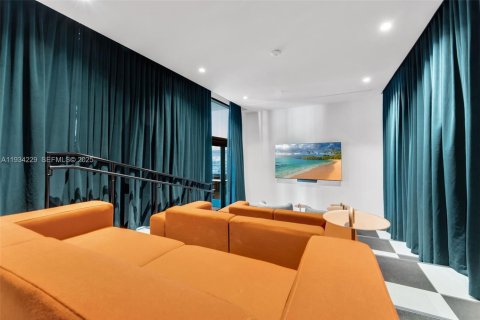 Condo in Miami, Florida, 1 bedroom  № 2035509 - photo 13