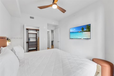 Condo in Miami, Florida, 1 bedroom  № 2035509 - photo 2