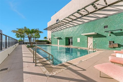 Condo in Miami, Florida, 1 bedroom  № 2035509 - photo 17