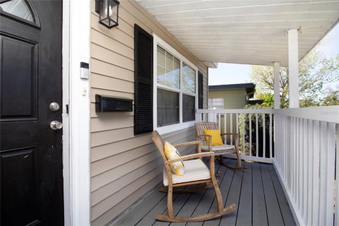 House in Saint Petersburg, Florida 4 bedrooms, 155.33 sq.m. № 1915696 - photo 6