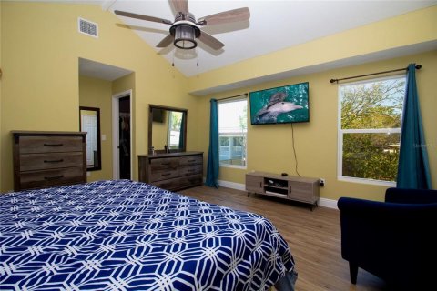 House in Saint Petersburg, Florida 4 bedrooms, 155.33 sq.m. № 1915696 - photo 26