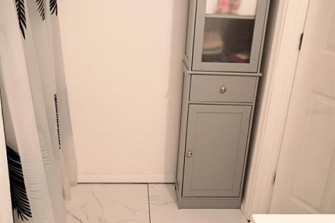 House in Saint Petersburg, Florida 4 bedrooms, 155.33 sq.m. № 1915696 - photo 15