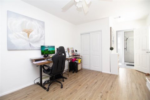 House in Saint Petersburg, Florida 4 bedrooms, 155.33 sq.m. № 1915696 - photo 13