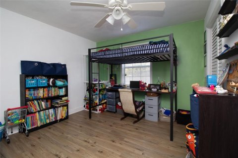 House in Saint Petersburg, Florida 4 bedrooms, 155.33 sq.m. № 1915696 - photo 22