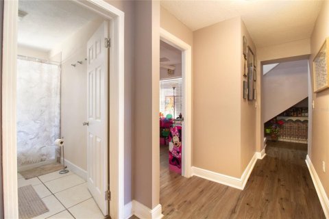 House in Saint Petersburg, Florida 4 bedrooms, 155.33 sq.m. № 1915696 - photo 23