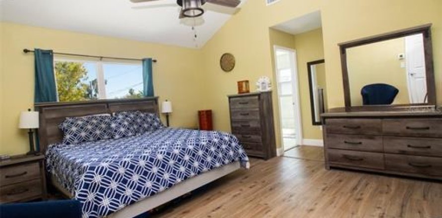 Villa ou maison à Saint Petersburg, Floride 4 chambres, 155.33 m2 № 1915696