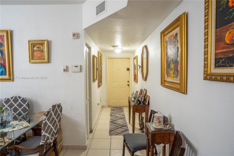 Condo in Hialeah, Florida, 3 bedrooms  № 1827448 - photo 6
