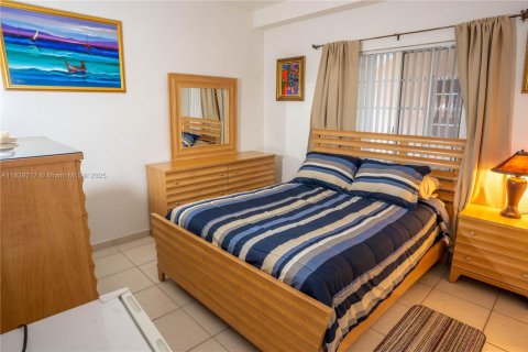 Condo in Hialeah, Florida, 3 bedrooms  № 1827448 - photo 18