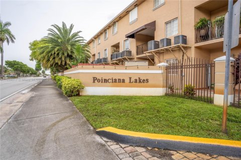 Condo in Hialeah, Florida, 3 bedrooms  № 1827448 - photo 1