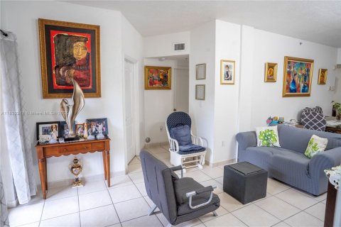Condo in Hialeah, Florida, 3 bedrooms  № 1827448 - photo 17