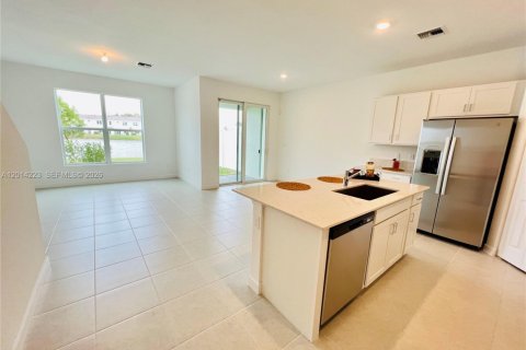 Townhouse in Lake Worth, Florida 3 bedrooms, 157 sq.m. № 2076222 - photo 2