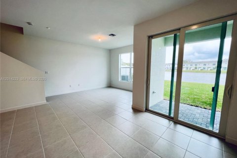 Townhouse in Lake Worth, Florida 3 bedrooms, 157 sq.m. № 2076222 - photo 13