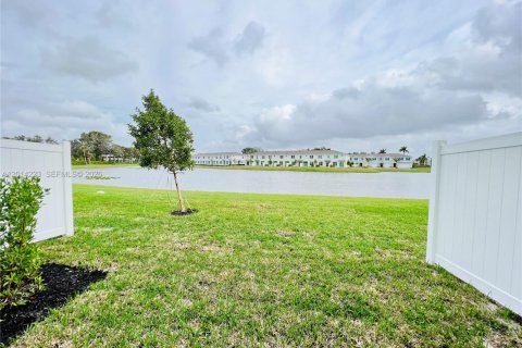 Townhouse in Lake Worth, Florida 3 bedrooms, 157 sq.m. № 2076222 - photo 3