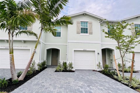 Townhouse in Lake Worth, Florida 3 bedrooms, 157 sq.m. № 2076222
