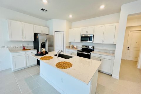Townhouse in Lake Worth, Florida 3 bedrooms, 157 sq.m. № 2076222 - photo 4