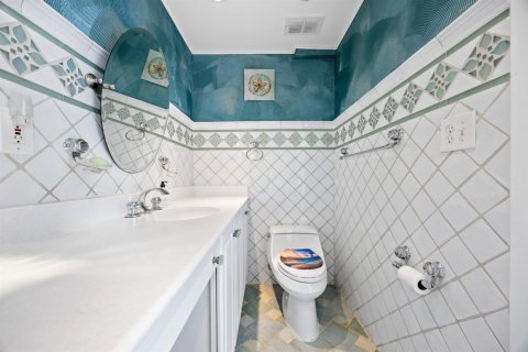 Condo in Hallandale Beach, Florida, 1 bedroom № 2187995 - photo 16