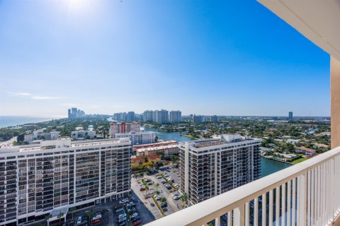Condo in Hallandale Beach, Florida, 1 bedroom № 2187995