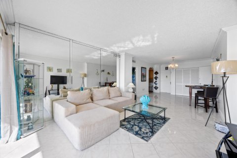 Condo in Hallandale Beach, Florida, 1 bedroom № 2187995 - photo 8