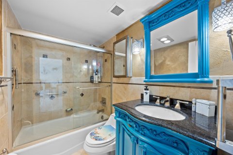 Condo in Hallandale Beach, Florida, 1 bedroom № 2187995 - photo 27